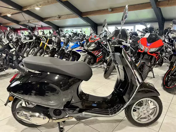Vespa Primavera 125 E5 + - Photo 1