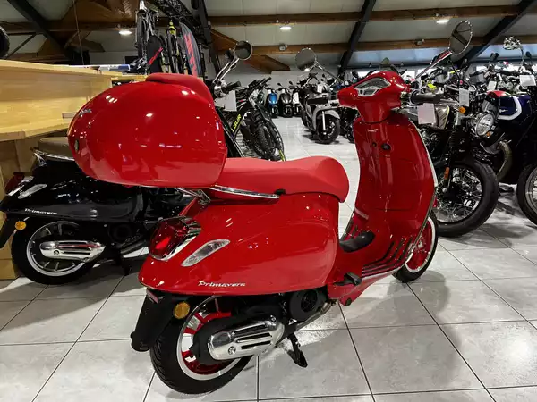 Vespa Primavera 125 RED sans top case - Photo 2