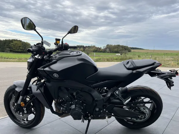 Yamaha MT-09 Y-AMT - Photo 3