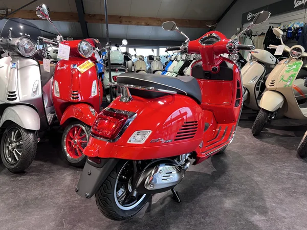 Vespa GTS Super Sport 310 - Photo 2