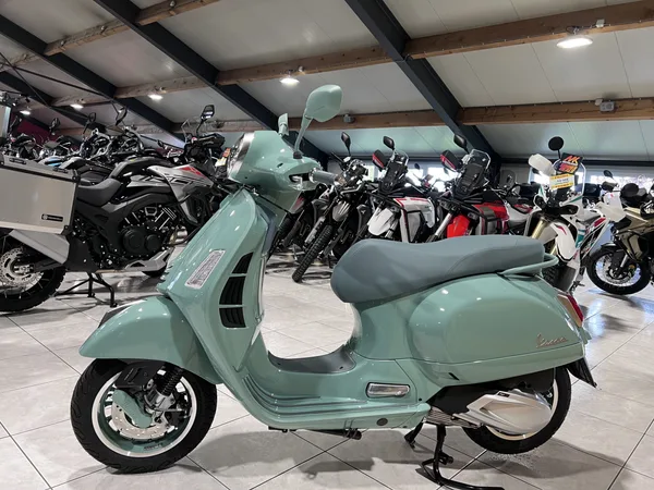 Vespa GTS 310 80 TH - Photo 3