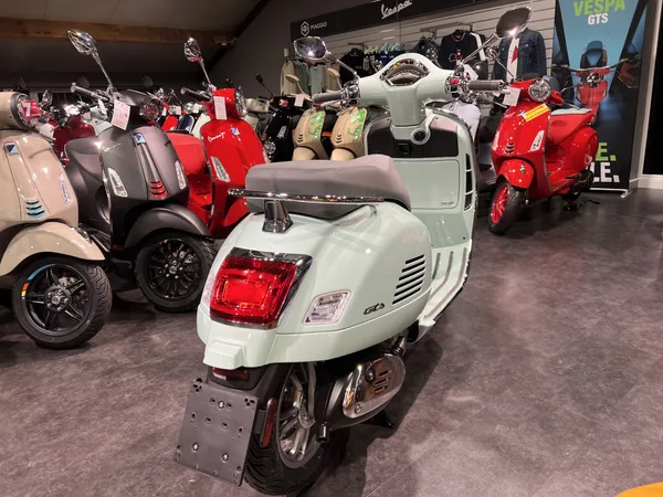 Vespa GTS 310 Classica - Photo 2