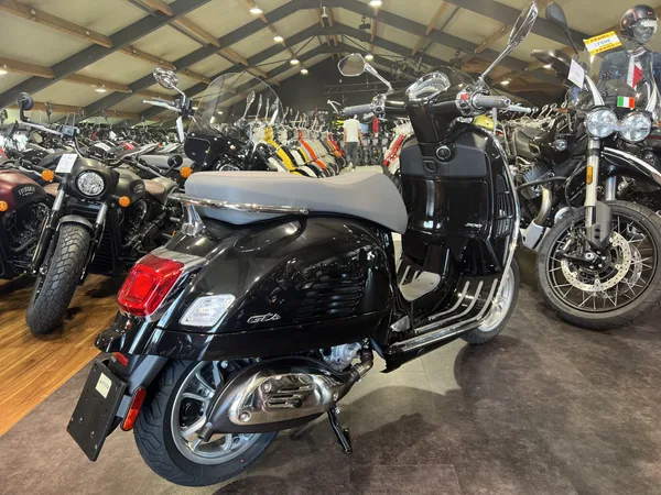 Vespa GTS 310 Classica - Photo 2