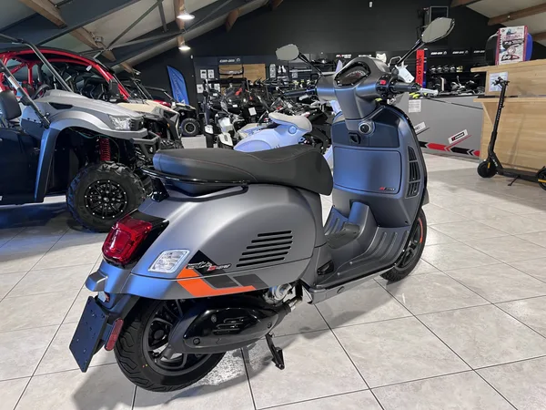 Vespa GTS Super Sport 125 - Photo 2