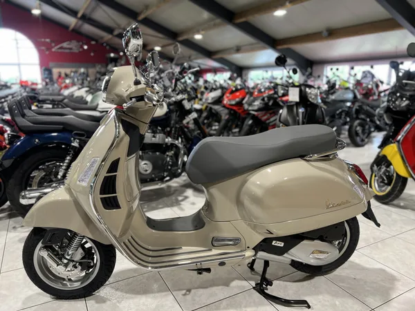 Vespa GTS 125 Classica - Photo 3