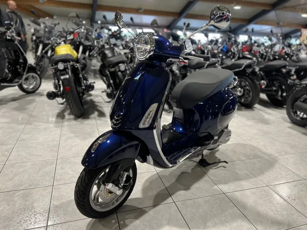 Vespa Primavera 125 - Photo 2