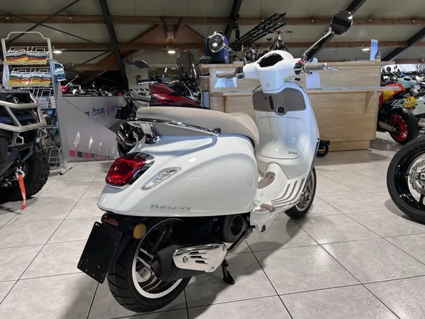 Vespa Primavera 125 S - Photo 2