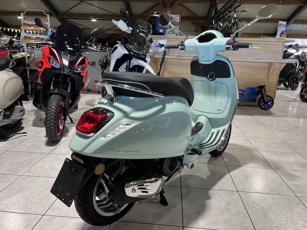 Vespa Primavera 125 - Photo 2