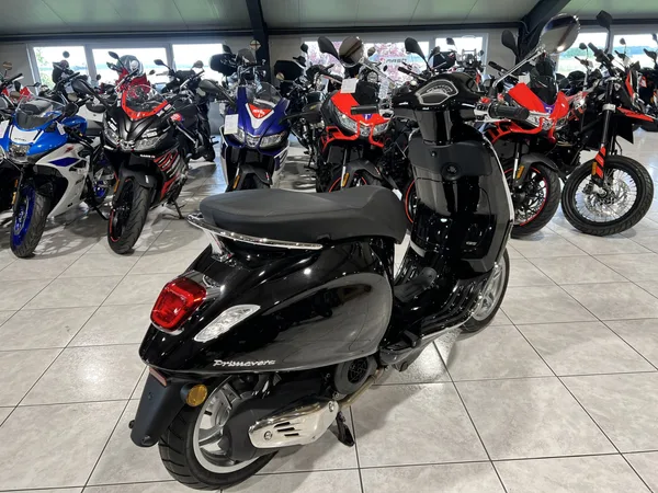 Vespa Primavera 125 - Photo 2