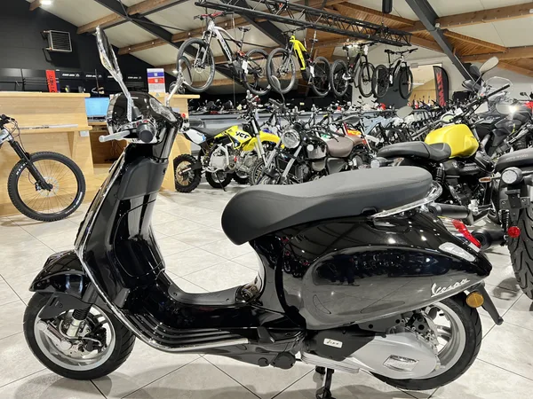 Vespa Primavera 125 - Photo 3
