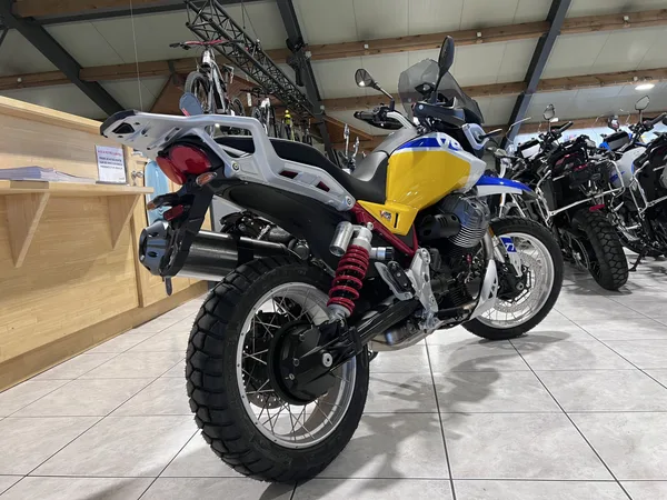 Moto Guzzi V 85 TT - Photo 2