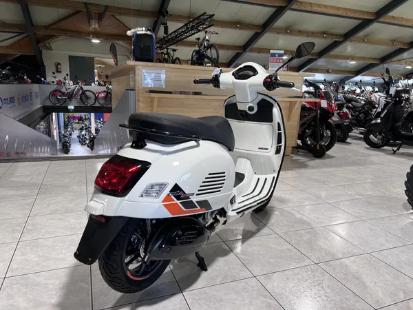 Vespa GTS Super Sport 310 - Photo 2