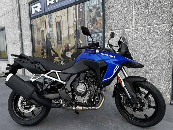 Suzuki V-Strom 800 - Photo 1