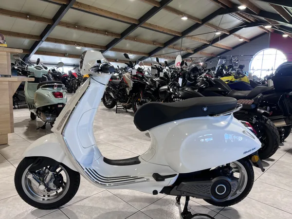 Vespa Elettrica 45 Km/h - Photo 3