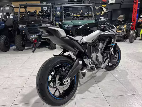 CF Moto 675 SR-R - Photo 2