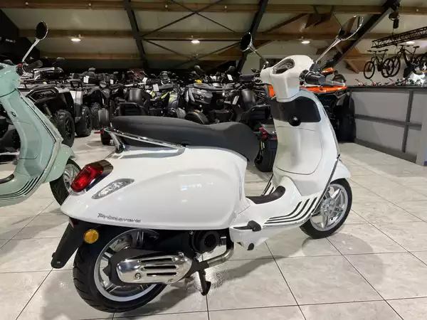 Vespa Primavera 50 - Photo 2