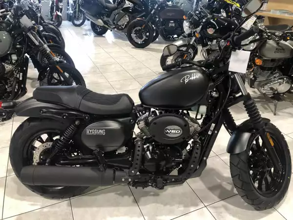 Hyosung Aquila 300 BOBBER V-TWIN - Photo 1