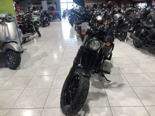 Hyosung Aquila 300 BOBBER V-TWIN - Photo 2