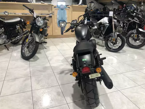 Hyosung Aquila 300 BOBBER V-TWIN - Photo 2