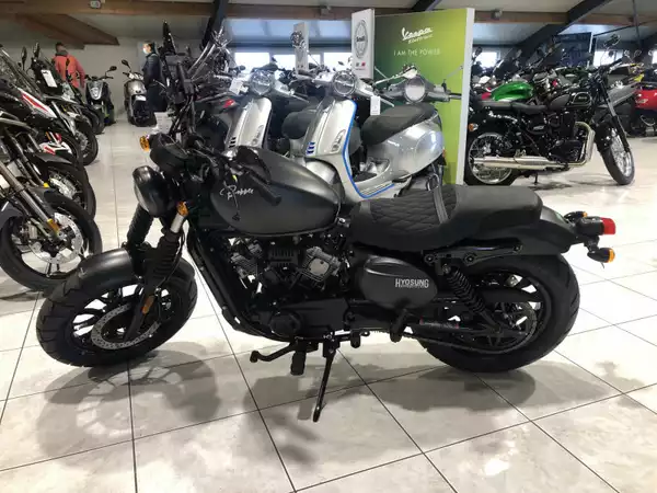 Hyosung Aquila 300 BOBBER V-TWIN - Photo 3