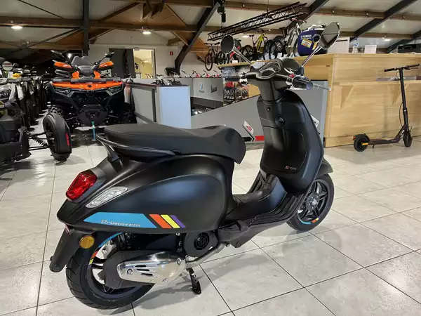Vespa Primavera 125 S - Photo 2