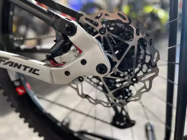 Fantic XMF 1.7 CARBON SPORT 720Wh, 29''-27,5'', freins 4 pistons, 90 Nm - Photo 2