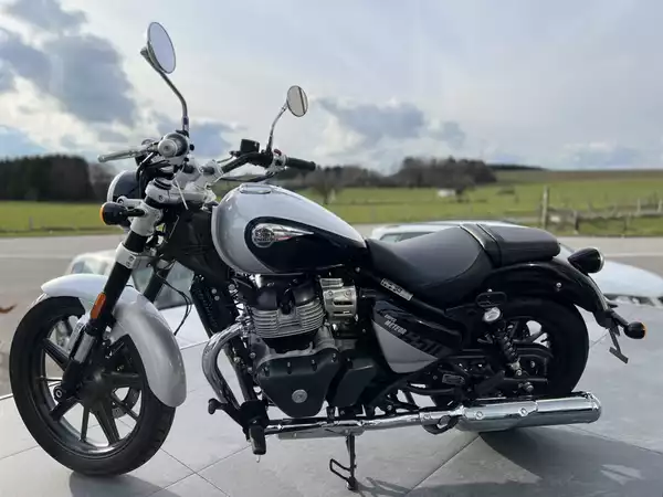 Royal Enfield Super Meteor 650 Gris Interstellaire - Photo 2