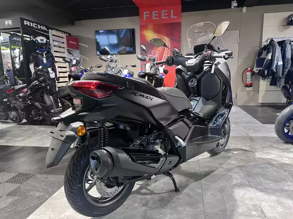 Yamaha X-Max 300 TECH MAX + - Photo 2