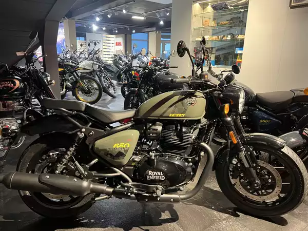 Royal Enfield Shotgun 650 green drill - Photo 1