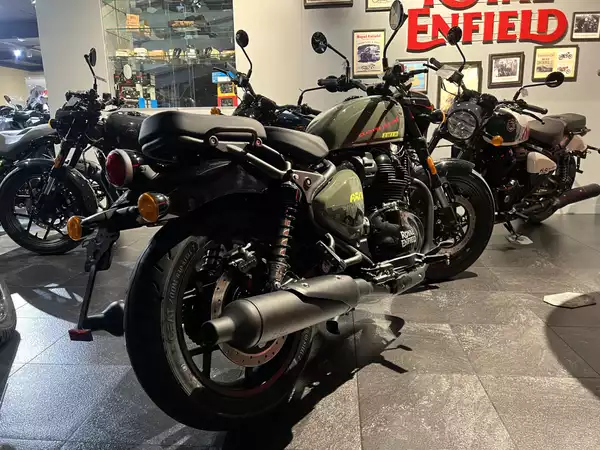 Royal Enfield Shotgun 650 green drill - Photo 2
