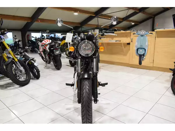 Royal Enfield Meteor 350 STELLAR BLACK - Photo 2