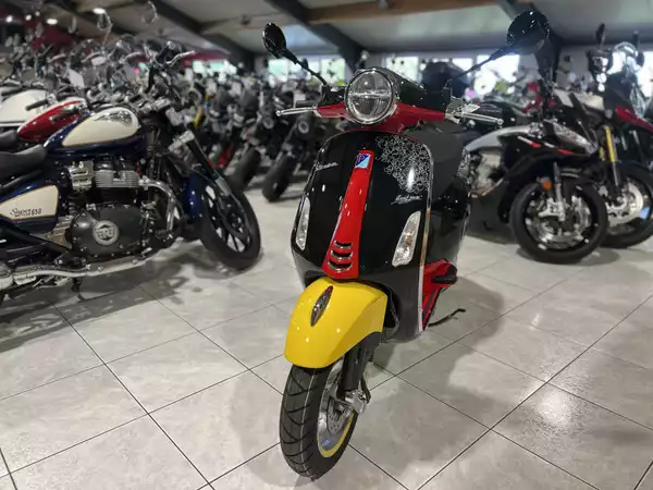 Vespa Primavera 50 Mickey Mouse Edition 4T classe B 45 Km/h - Photo 2