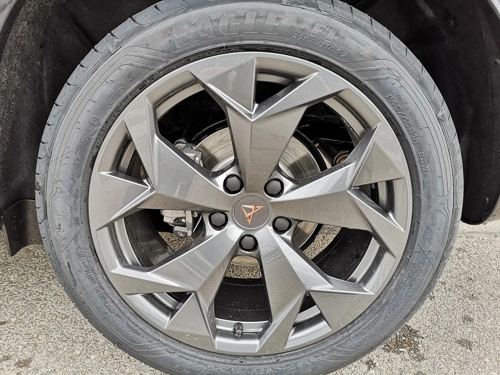 Cupra Formentor 1.5 eTSi DSG 150 - Photo 1