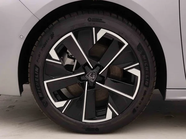 Peugeot 508 1.6 PHEV 225 EAT8 Allure - Photo 3