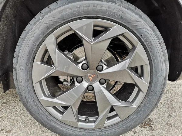 Cupra Formentor 1.5 eTSi DSG 150 - Photo 2