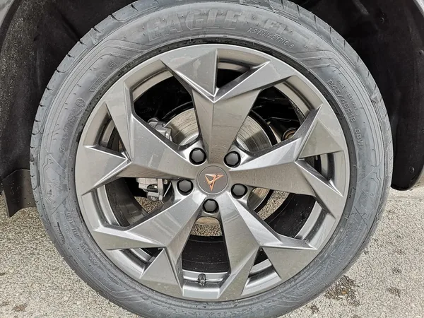 Cupra Formentor 1.5 eTSi DSG 150 - Photo 2