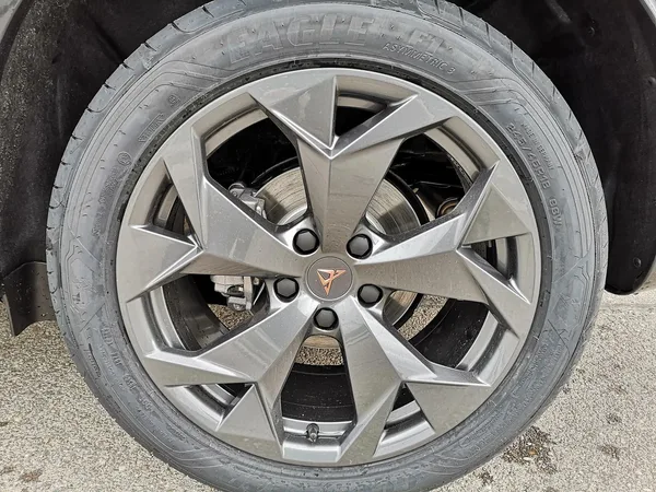 Cupra Formentor 1.5 eTSi DSG 150 - Photo 2