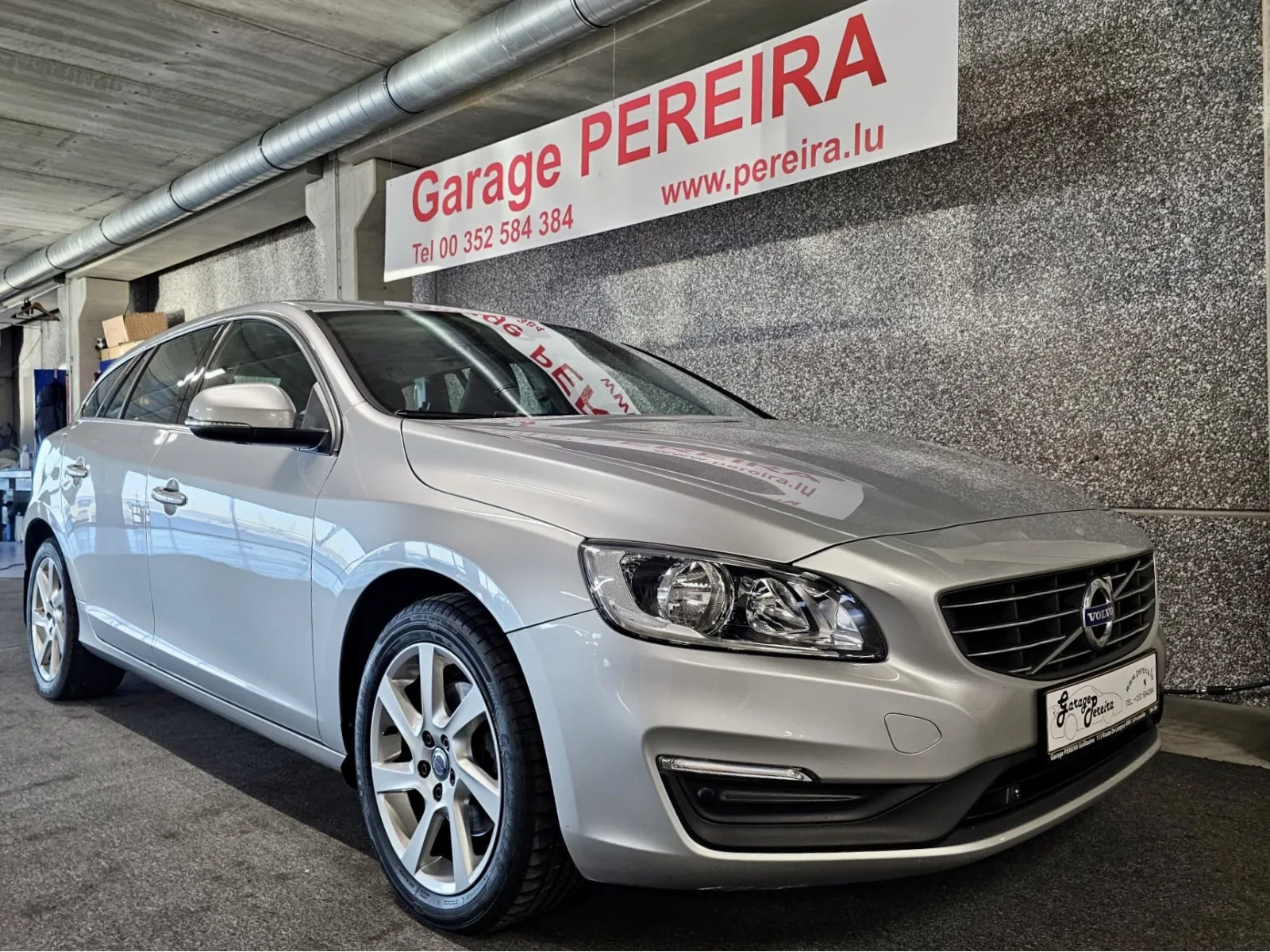 Volvo V60 T3 AUTO NAVI - Photo 1