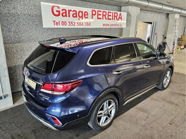 Hyundai Grand Santa Fe 2.2CRDi 200 AWD PANO CUIR NAVI 7 SITZE - Photo 2