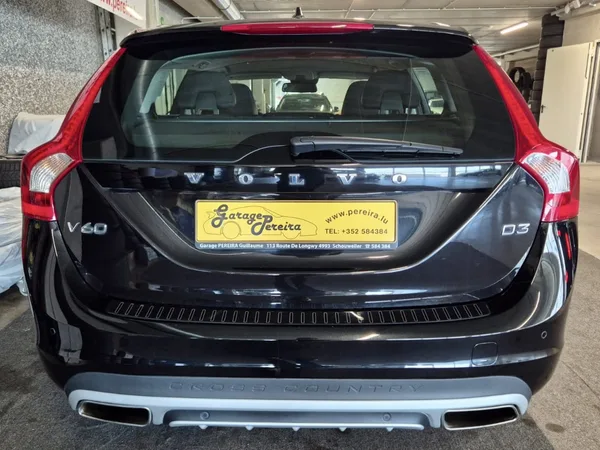 Volvo V60 Cross Country D3 GEARTRONIC CUIR NAVI - Photo 2