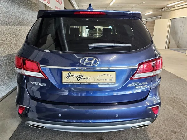 Hyundai Grand Santa Fe 2.2CRDi 200 AWD PANO CUIR NAVI 7 SITZE - Photo 2