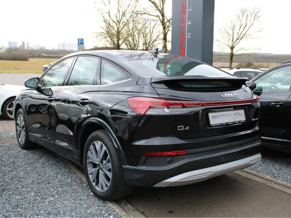 Audi Q4 e-tron 40 HEAD UP CUIR NAVI 1 HAND AUTONOMIE +- 500KM - Photo 2