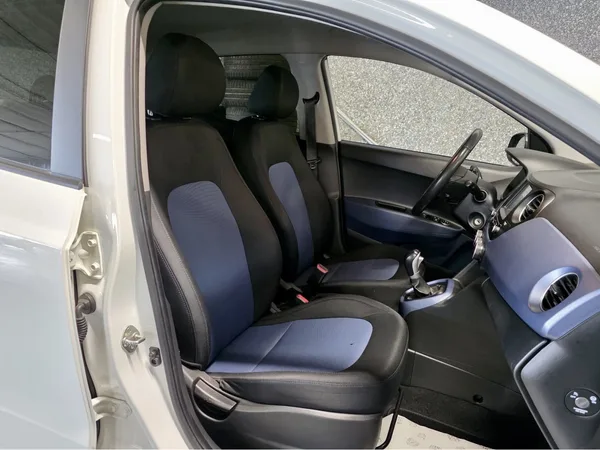Hyundai i10 1.0 AUTO CLIM NAVI - Photo 3