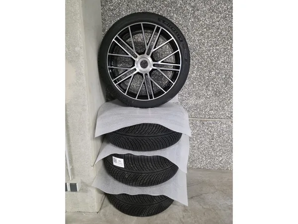 Jantes alu + Pneus hiver 21 275/35 R21 - Photo 2