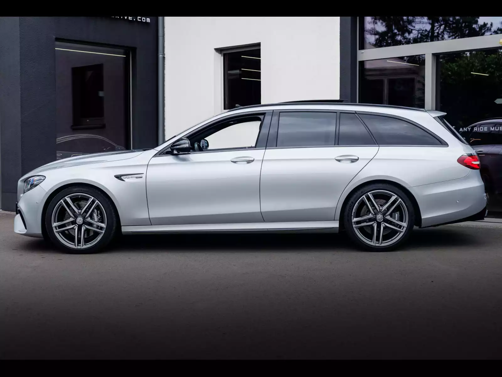 Mercedes-Benz E 63 AMG T-MODELL 4MATIC+ - Photo 1