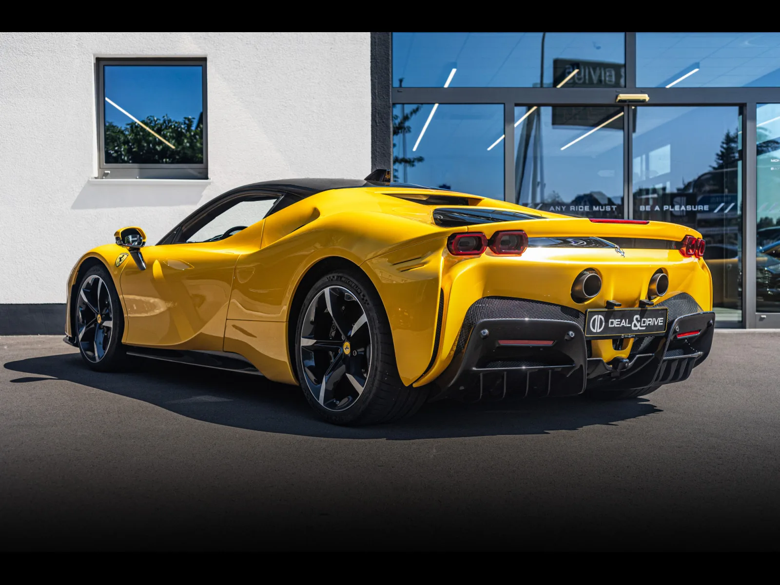 Ferrari SF90 Stradale STRADALE GIALLO 3 STRATO CARBONE BLEU - Photo 1