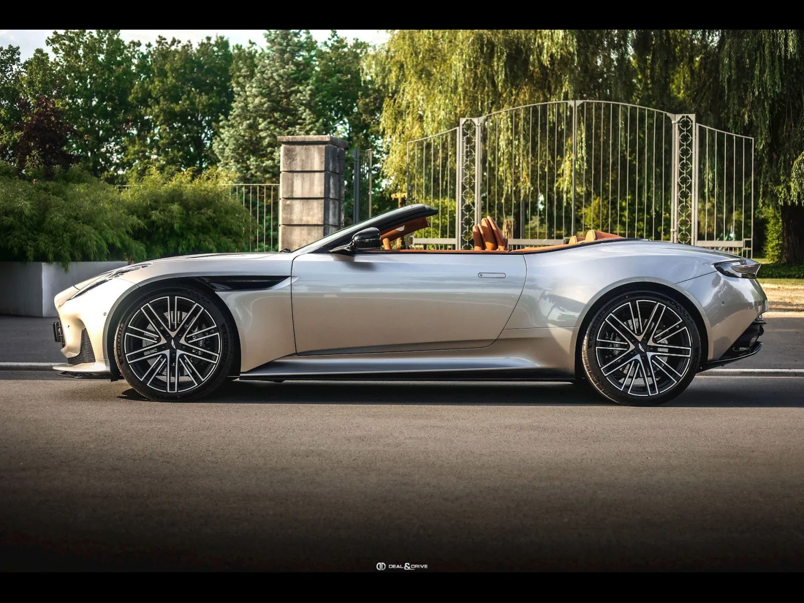 Aston Martin DB12 VOLANTE 4.0 V8 680 CH - Photo 1