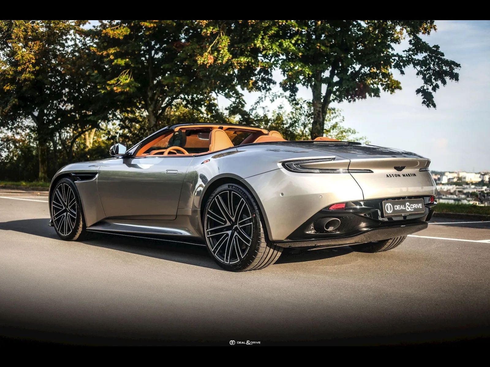 Aston Martin DB12 VOLANTE 4.0 V8 680 CH - Photo 1