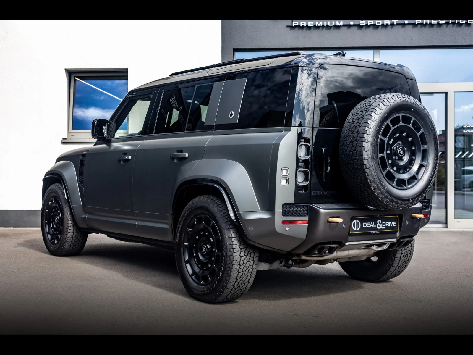 Land Rover Defender 110 V8 P635 MHEV OCTA AWD EDITION ONE - Photo 1