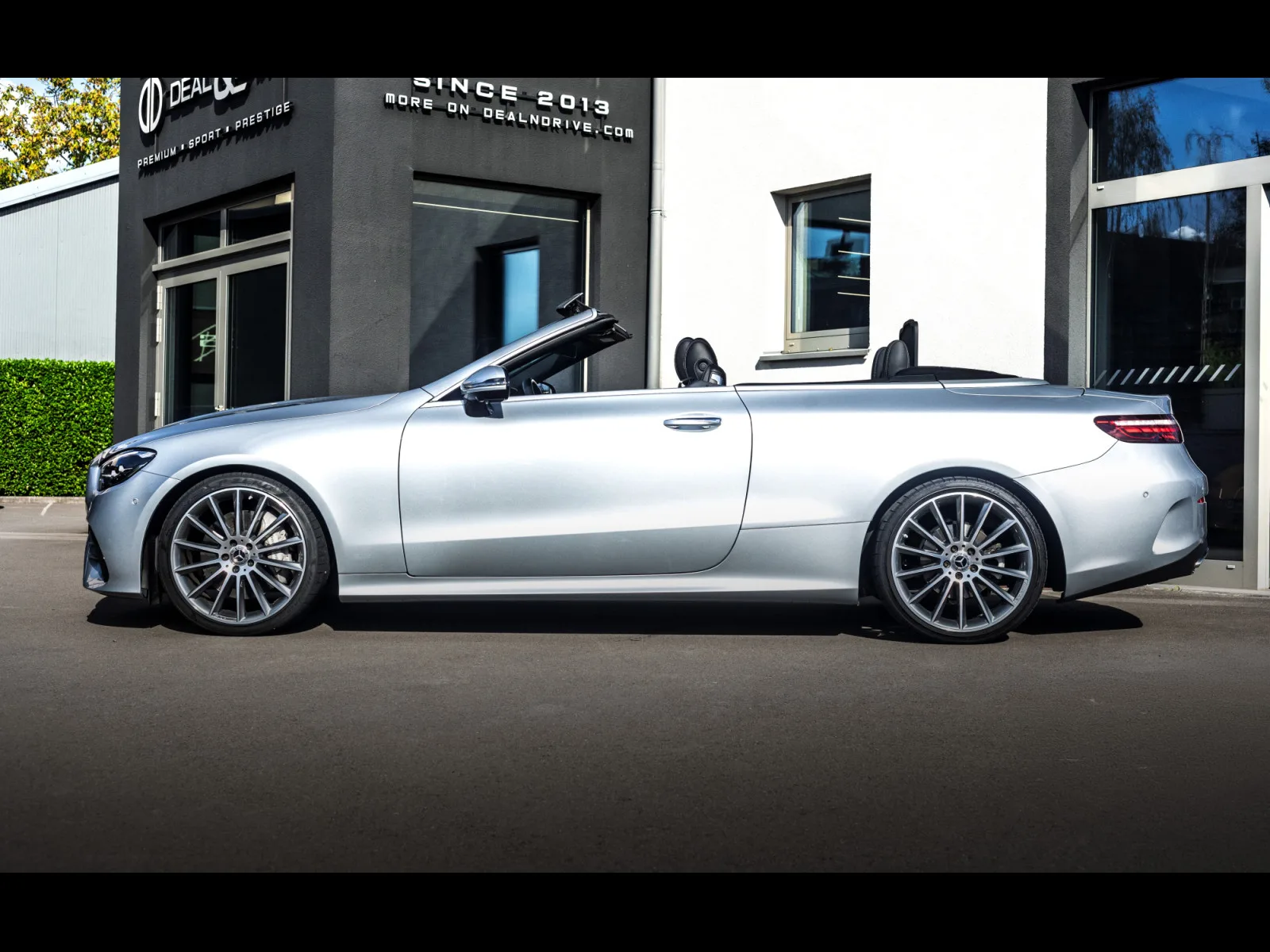 Mercedes-Benz E 300 CABRIOLET AMG-LINE - Photo 1